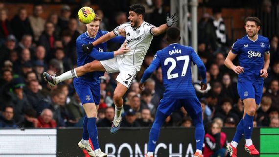Salió Raúl Jiménez y se derrumbó el Fulham ante Everton