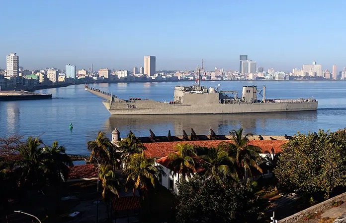 Llega a Cuba primer barco de flotilla de ayuda humanitaria procedente de México