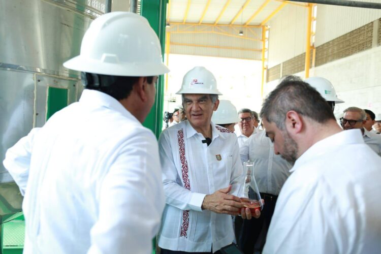 Gobernador constata avance de planta de combustibles alternativos en Altamira