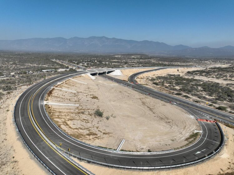 Gobernador constata avance de planta de combustibles alternativos en Altamira