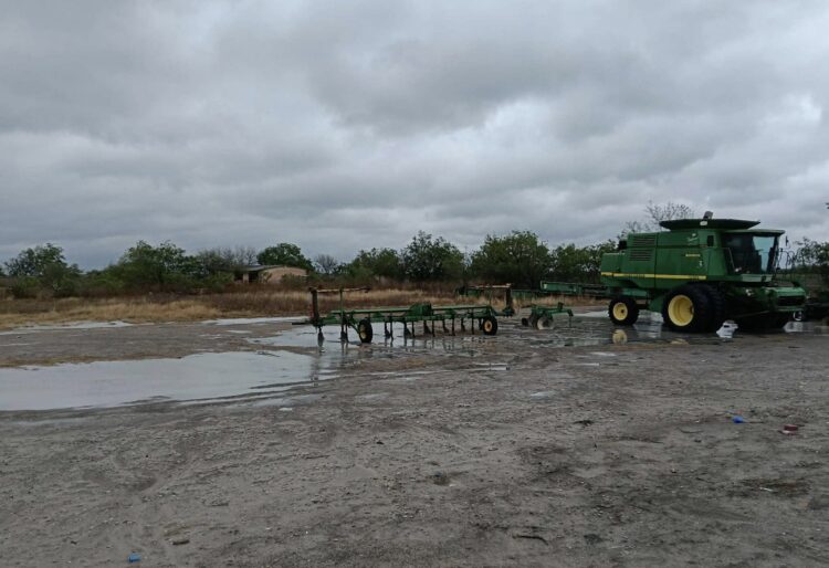 Miel para los agricultores; han caído mas de seis pulgadas en San Fernando