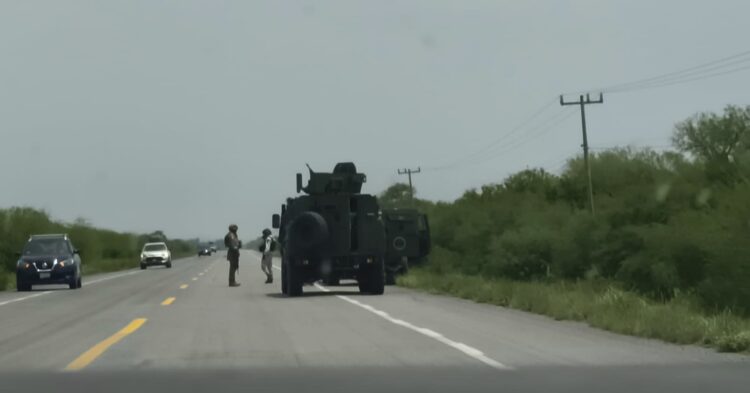 Fuerzas federales patrullan carreteras de la región