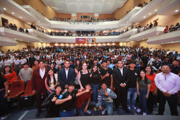 Encabeza alcaldesa Carmen Lilia Canturosas «Foro Juventudes» ante más de mil 200 estudiantes