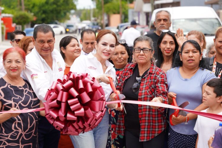 Entrega Carmen Lilia Canturosas obras de pavimentación y reencarpetado en cuatro colonias al poniente de Nuevo Laredo