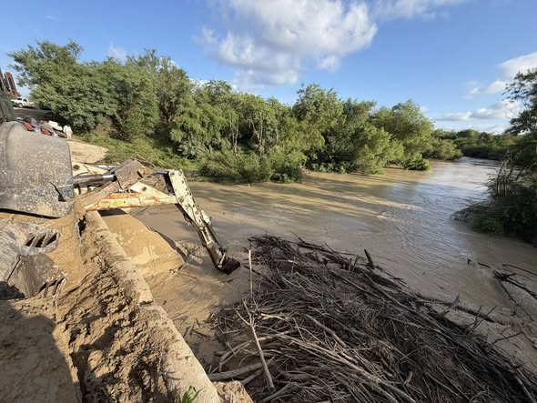 Previo al inicio del periodo de huracanes 2026 dan mantenimiento a obras en la Villa de Méndez