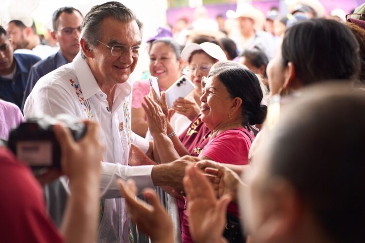 Protestan padres de familia por adelanto de vacaciones