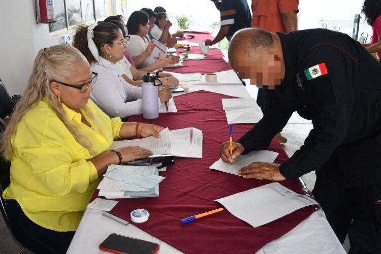 Inicia SSPT entrega de becas para fortalecer la educación de servidores públicos y sus familias
