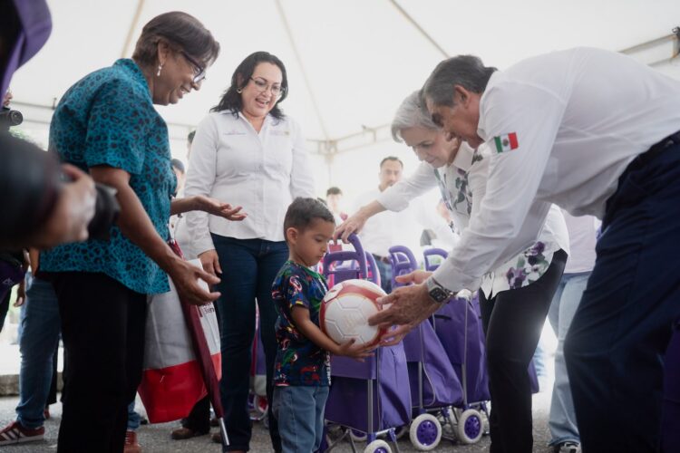 Américo y María de Villarreal llevan atención integral a las familias de Nuevo Morelos