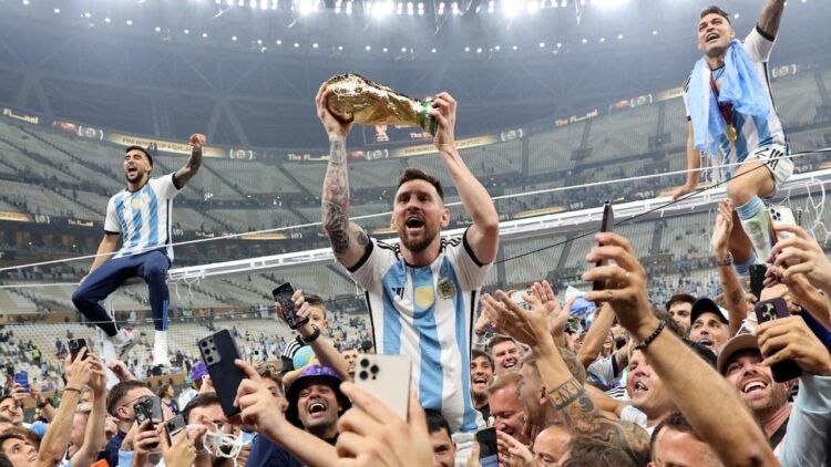 En América Latina, el futbol es casi sagrado