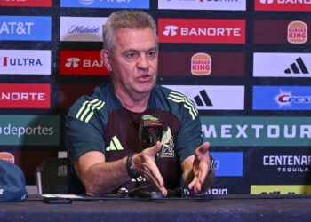 Javier Aguirre: «Empezó el Mundial, no puedo permitir que no sean capaces de dar pases de dos metros»
