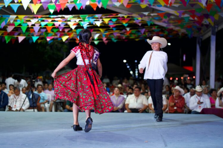 Zapatean el Huapango Huasteco 261 parejas: Secretaría de Turismo