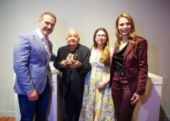 Inaugura Adrián de la Garza exposición “Arte Regio 2026”