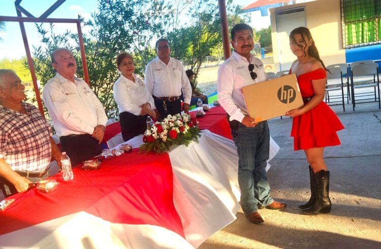 «Apadrina» el alcalde Juan Mendoza a alumnos de Espiaderos 2