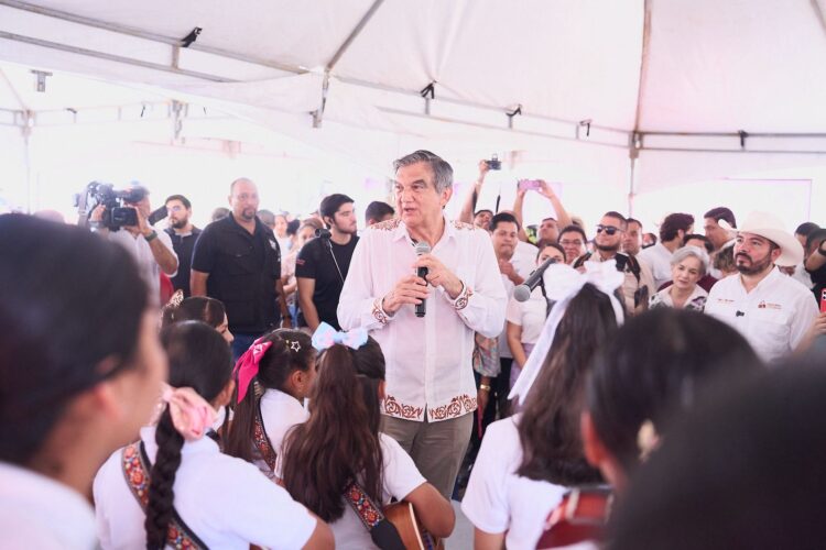 Américo y María de Villarreal benefician a miles en González a través de la brigada Transformando Familias
