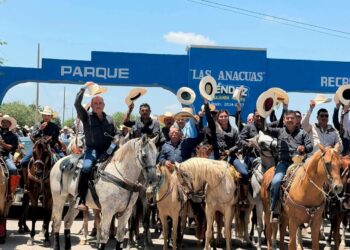 Espectacular cabalgata en las fiestas del 160 aniversario de la Villa de Méndez 