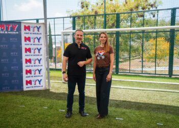 Entrega Adrián de la Garza rehabilitación de parque y camellón en Cumbres 5º sector