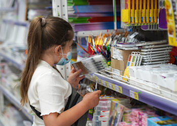 Padres de familia esperan que PROFECO verifique precios de útiles escolares
