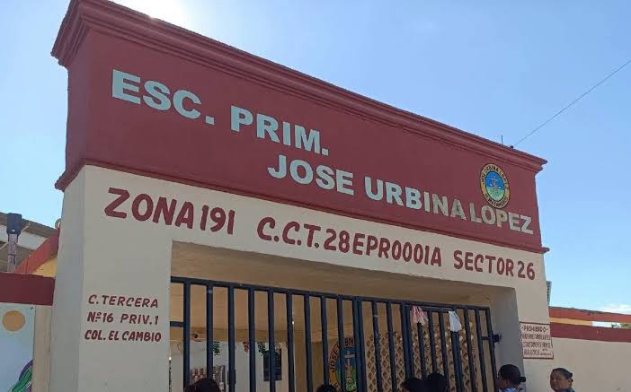 Escuela niega entrega de papeles a estudiante por la falta de pago
