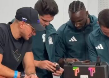 Influencer se luce al regalar Rolex a jugadores de México tras vencer a Ecuador
