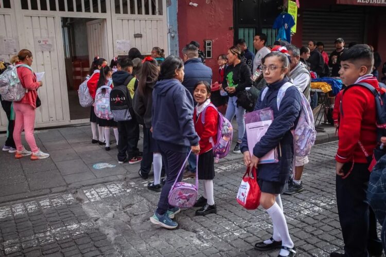 Alumnos necesitan seguridad vial en horarios de entradas y salidas de clases