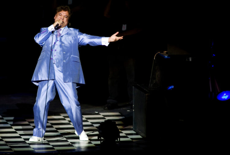Llega a los cines, remasterizado y con tomas inéditas, concierto de Juan Gabriel en Bellas Artes