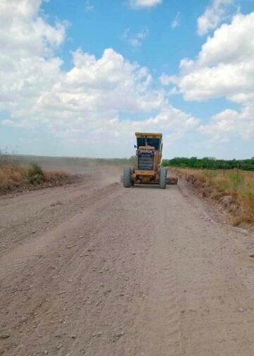 Caminos rurales de Villa de Méndez bajo constante mantenimiento