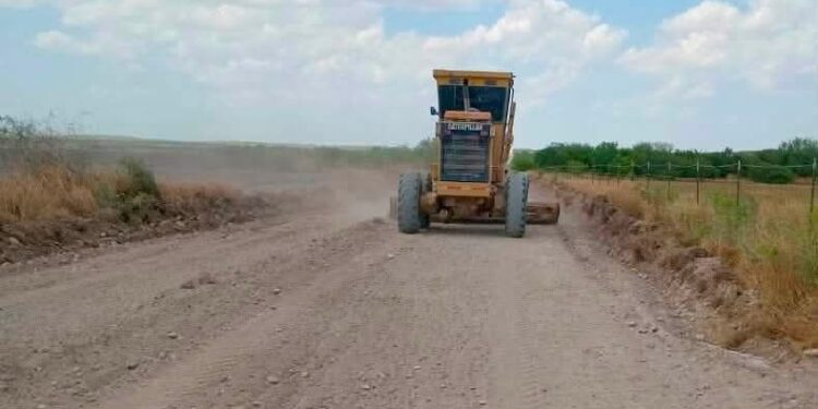 Caminos rurales de Villa de Méndez bajo constante mantenimiento