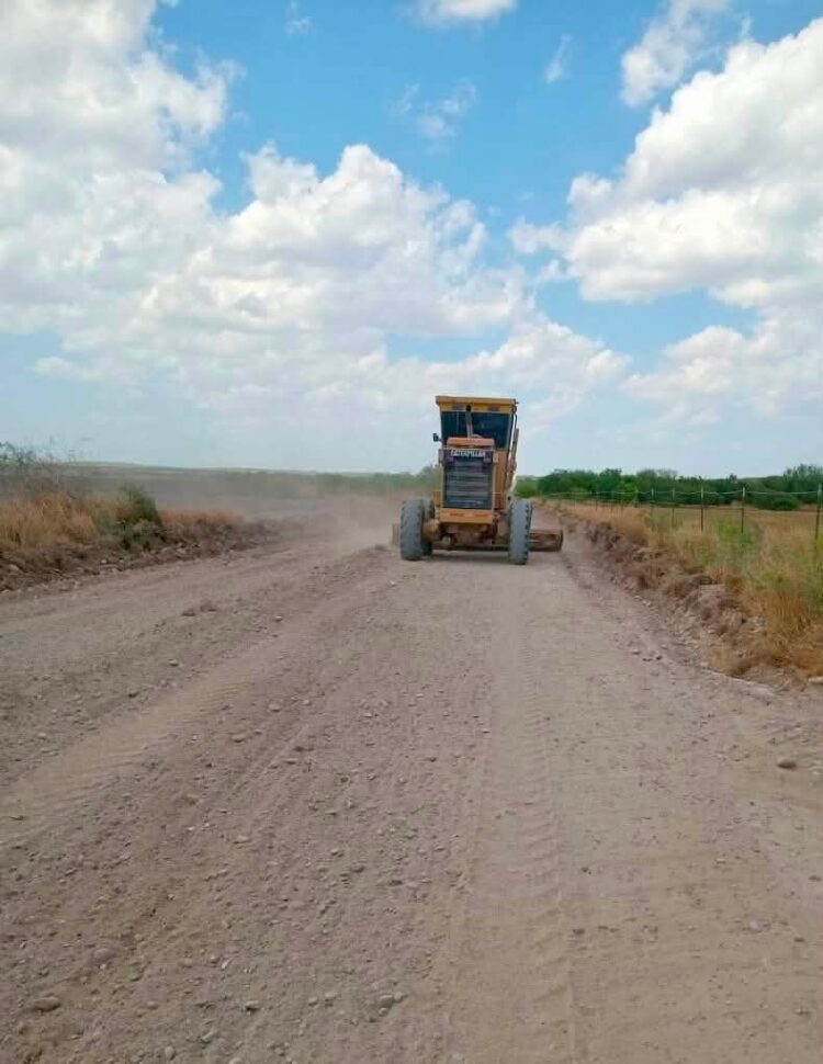 Caminos rurales de Villa de Méndez bajo constante mantenimiento
