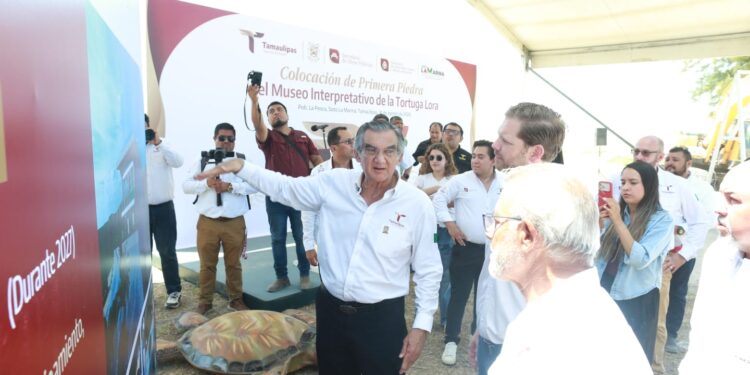 Coloca Américo primera piedra del Museo Interpretativo de la Tortuga Lora en Soto la Marina