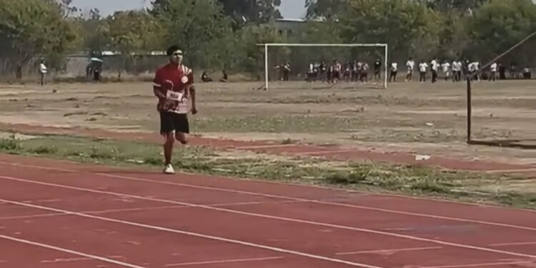Atleta de Villa de Méndez gana primer lugar en prueba estatal de 800 metros