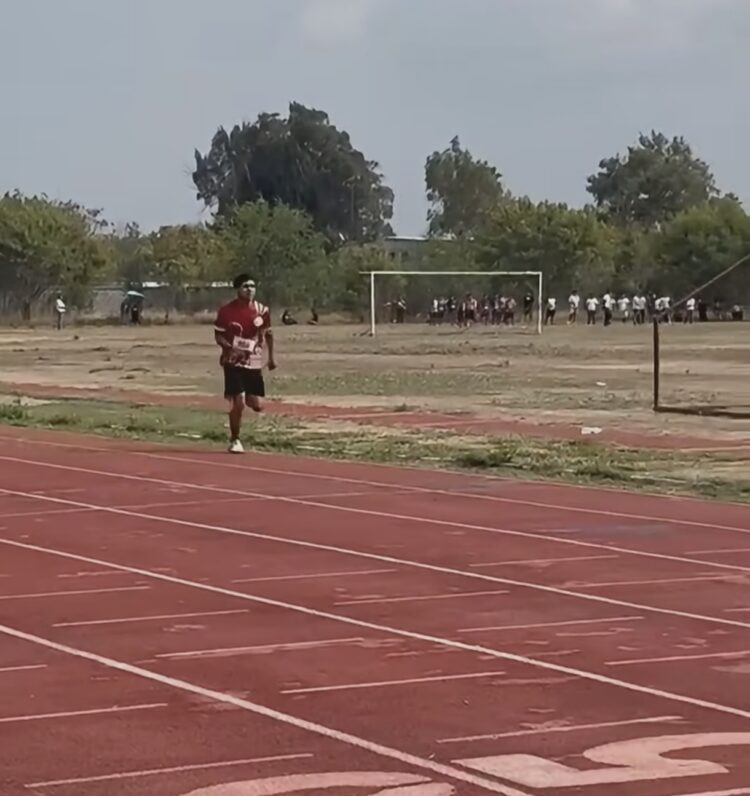 Atleta de Villa de Méndez gana primer lugar en prueba estatal de 800 metros