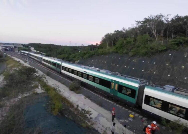Se descarrila rueda del Tren Maya y desalojan a más de 120 pasajeros en Campeche