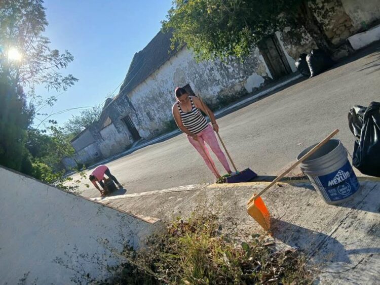 La limpieza pública es una etiqueta de las familias y el gobierno de la Villa de Méndez