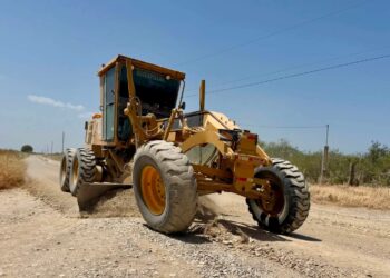 Avanza sin tregua mantenimiento de caminos rurales en la Villa de Méndez