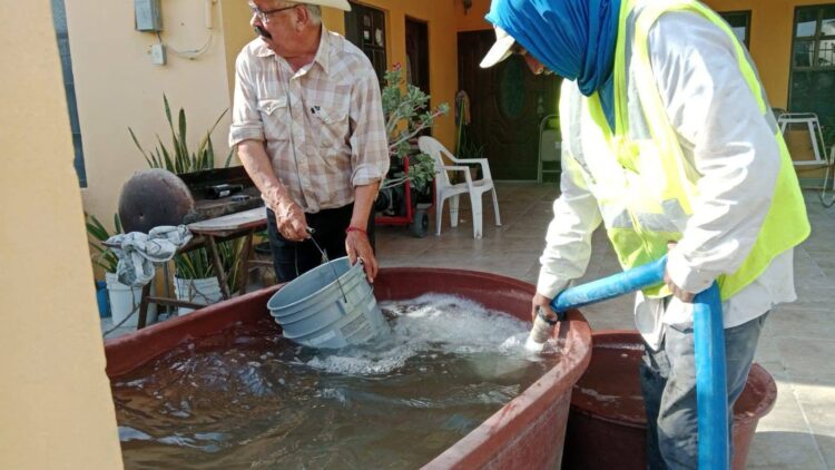 Asociación Civil mitiga necesidad de agua de familias en “González Villarreal”