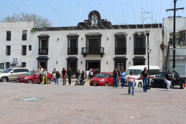 Cuándo un profesionista servidor público niega el derecho de petición a un ciudadano… ¿en que se convierte y que procede?