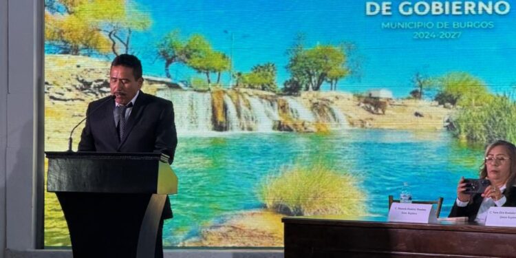 Rinde Marco Polo Garza segundo informe de gobierno municipal en la Villa de Burgos
