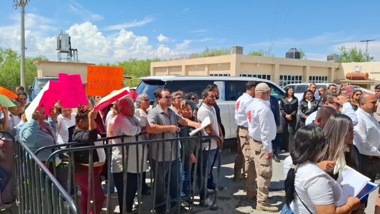 Vecinos de “González Villarreal” mediante oficio entregado, piden el apoyo de AVA