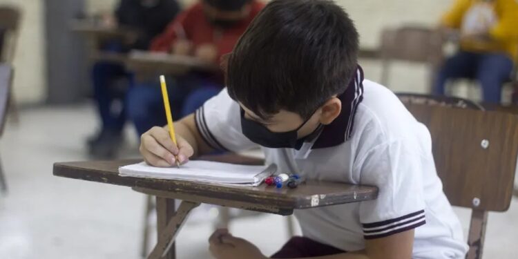 Gripe diezma salud de los alumnos; efectos de primeros frentes fríos