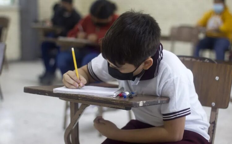 Gripe diezma salud de los alumnos; efectos de primeros frentes fríos