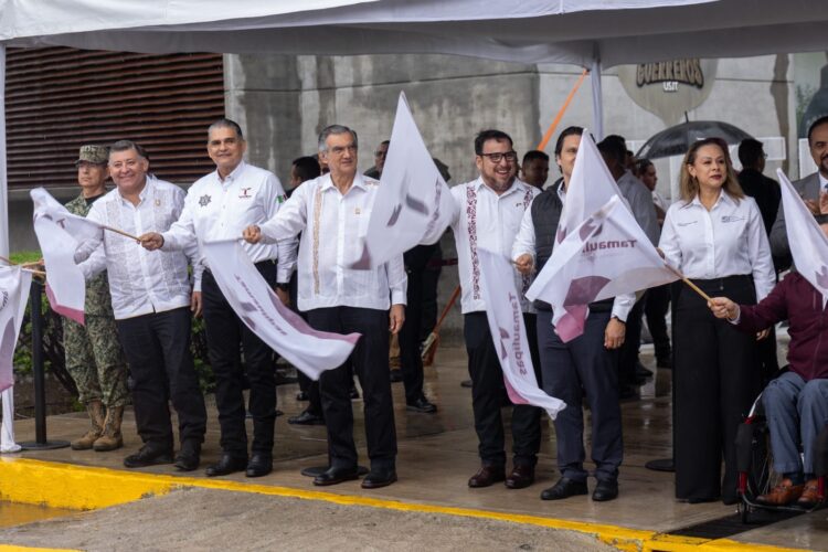 Fortalece SET escuelas públicas con mobiliario y equipos