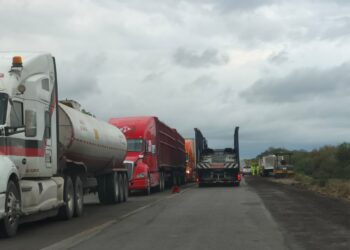 Riesgosa carretera Victoria- San Fernando; con tramos en reparación y efectos de las lluvias