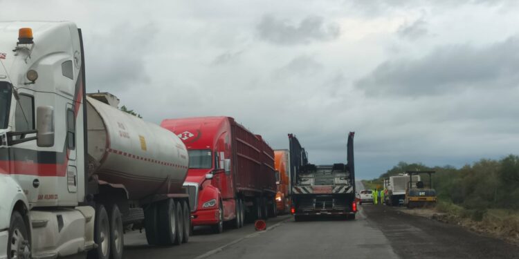 Riesgosa carretera Victoria- San Fernando; con tramos en reparación y efectos de las lluvias
