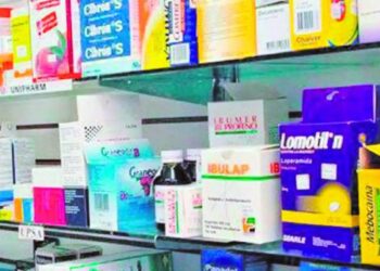 Población se beneficia con medicamentos y consultas a costos moderados