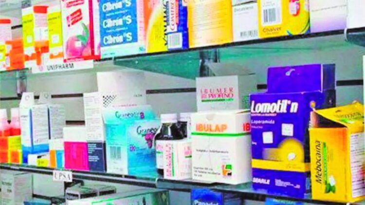 Población se beneficia con medicamentos y consultas a costos moderados