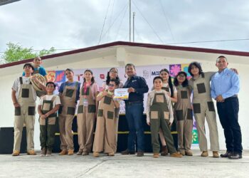 La magia del festival internacional llegó a escuela rural en la Villa de Méndez 