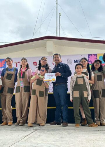 La magia del festival internacional llegó a escuela rural en la Villa de Méndez 