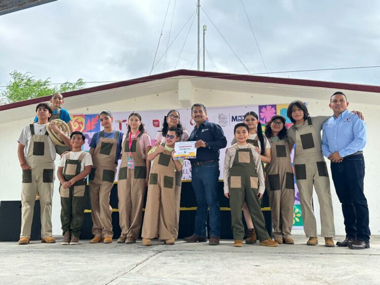 La magia del festival internacional llegó a escuela rural en la Villa de Méndez 