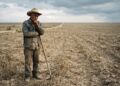 A TAMBOR BATIENTE/ LA MISERIA SE ESTACIONA EN EL CAMPO