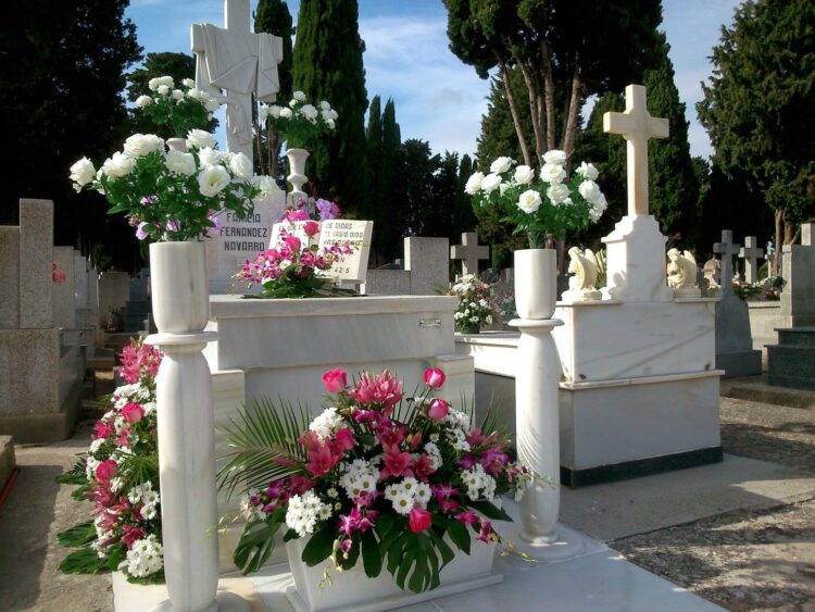 No existen precios oficiales para arreglos florales y coronas de muertos